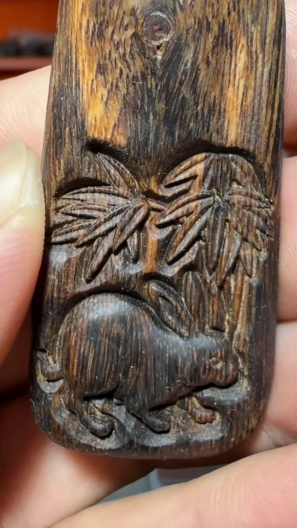 沉香吊坠a135号双面雕生肖兔多样性发一