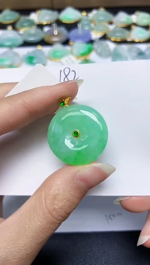 翡翠18K金镶嵌颈饰 天然翡翠A货