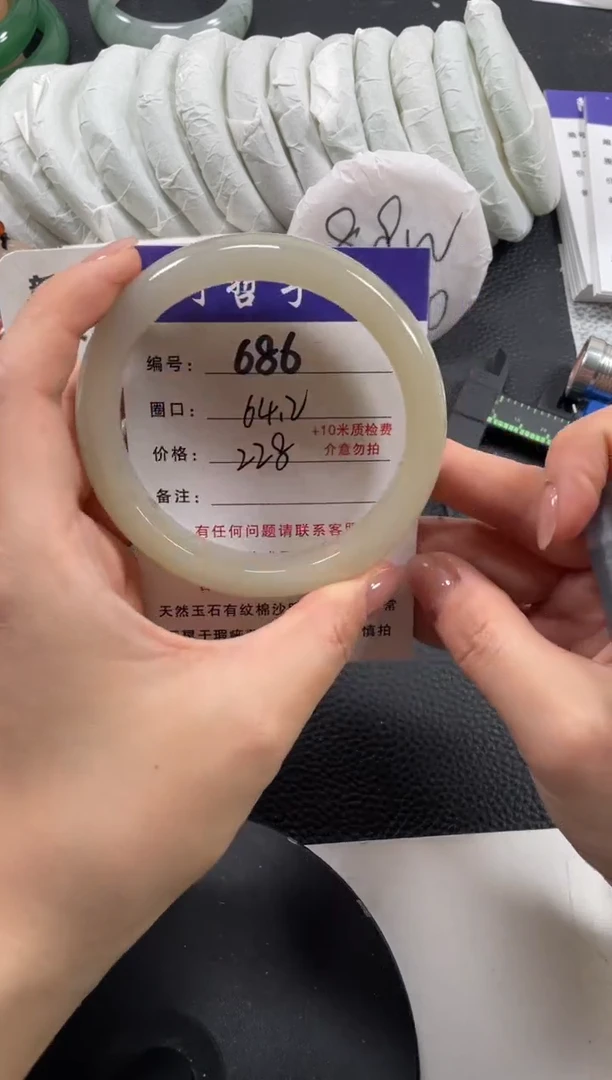 【闪购商品】石英质玉手镯未镶嵌64