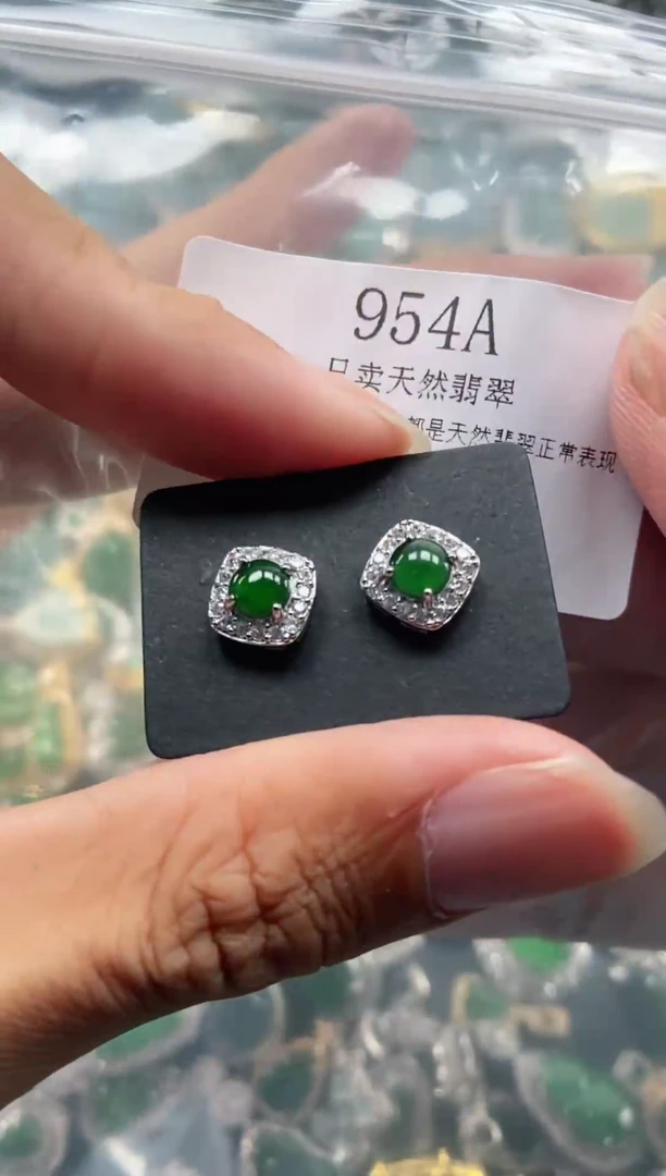 翡翠未镶嵌颈饰一物一拍