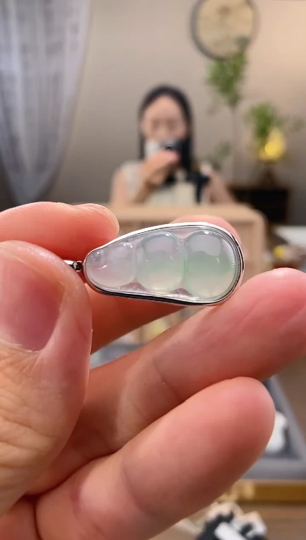 翡翠18K金镶嵌吊坠(不含链)豆子