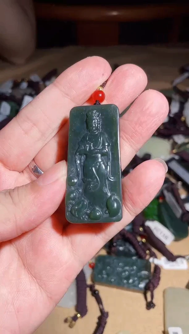 颈饰未镶嵌和田玉1