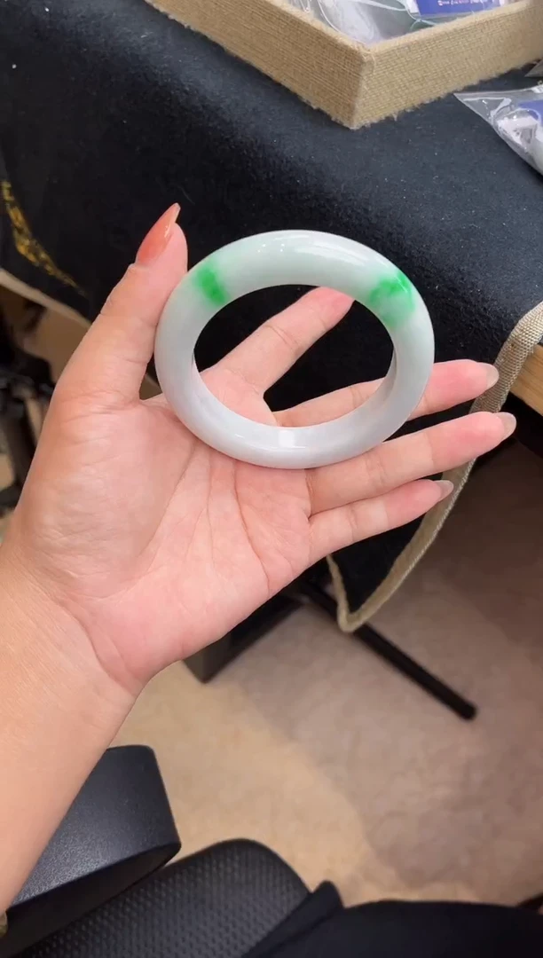 未镶嵌手镯翡翠手镯