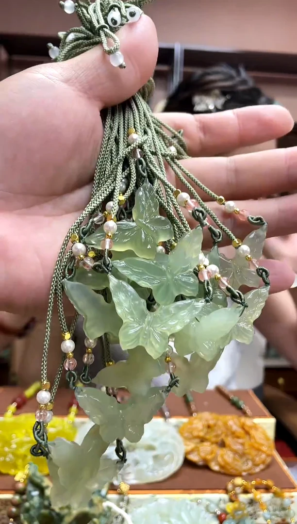 岫玉未镶嵌吊坠多样性发货发其中之一