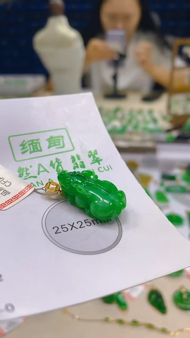 颈饰18K金镶嵌翡翠新号开播 全场乱卖