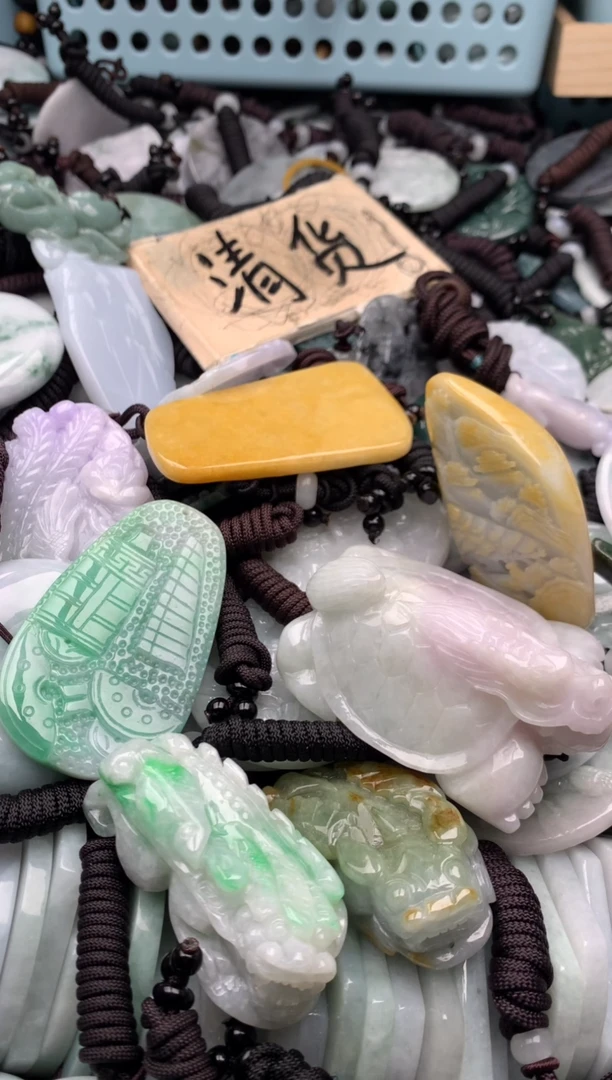 翡翠未镶嵌吊坠(不含链)1