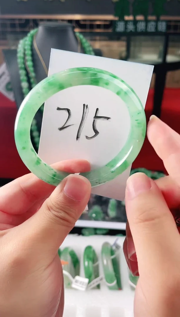 未镶嵌手镯石英质玉（非洲翠）微瑕介意勿拍