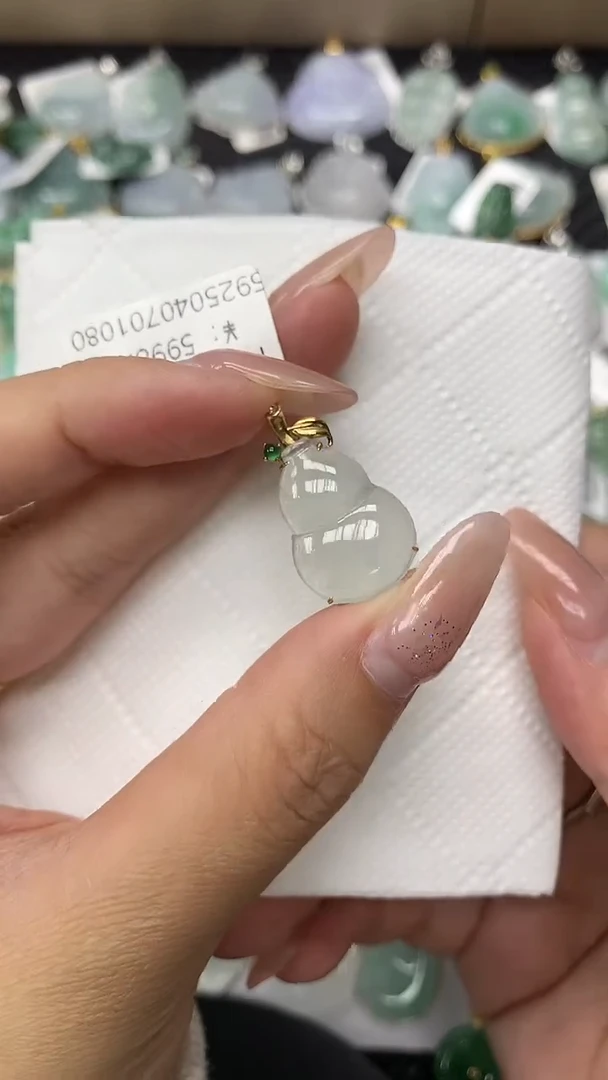 颈饰18K金镶嵌翡翠1111111111