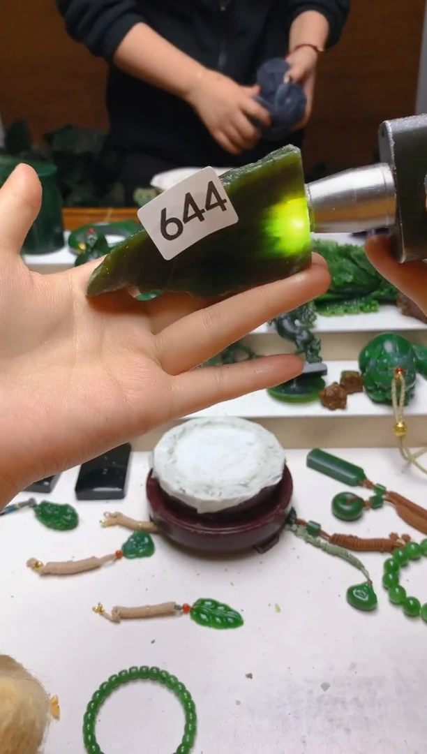 未镶嵌和田玉珠宝半成品1