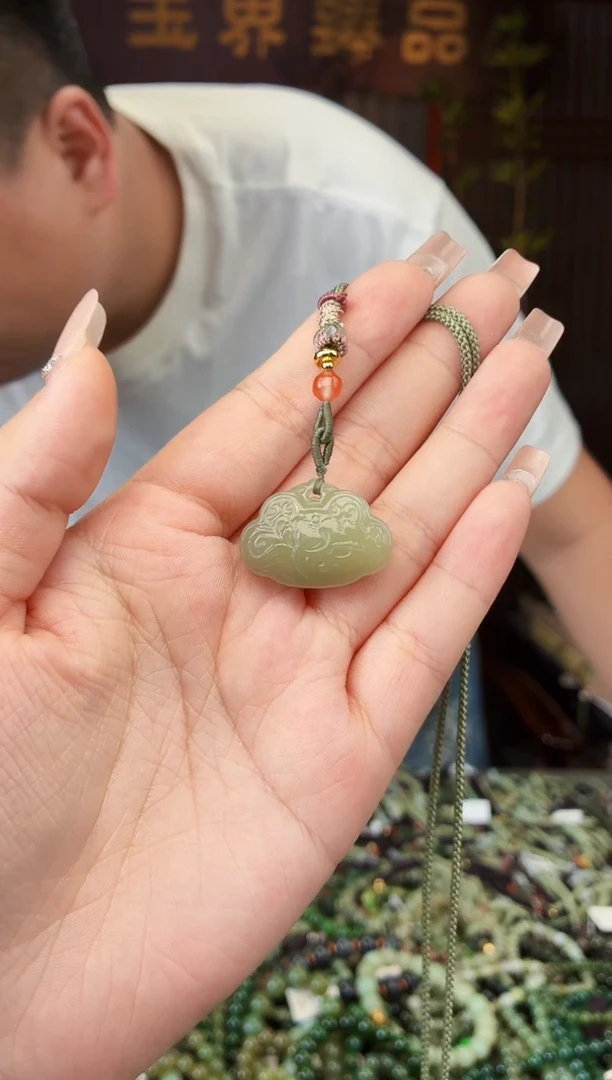 和田玉未镶嵌颈饰拍一发一