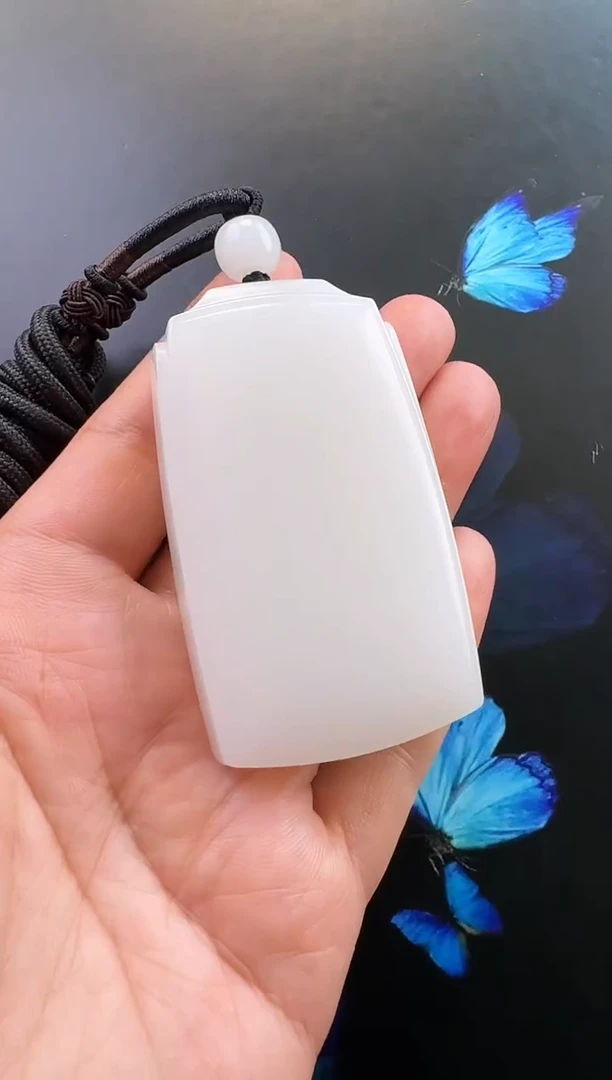 颈饰未镶嵌和田玉吊坠