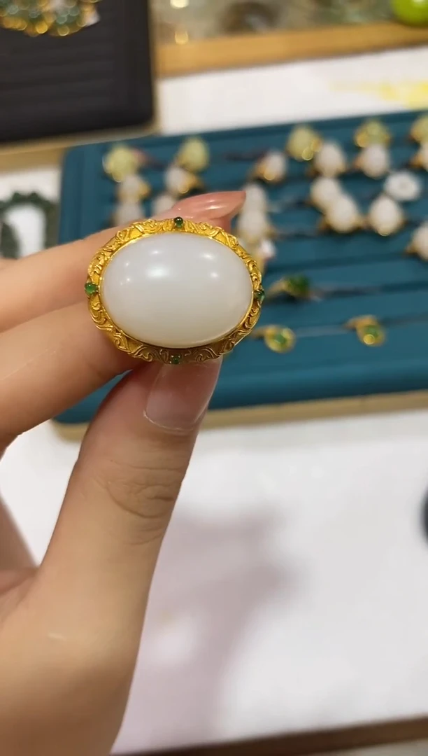 18K金镶嵌和田玉珠宝奇石A01（多样性发一件）