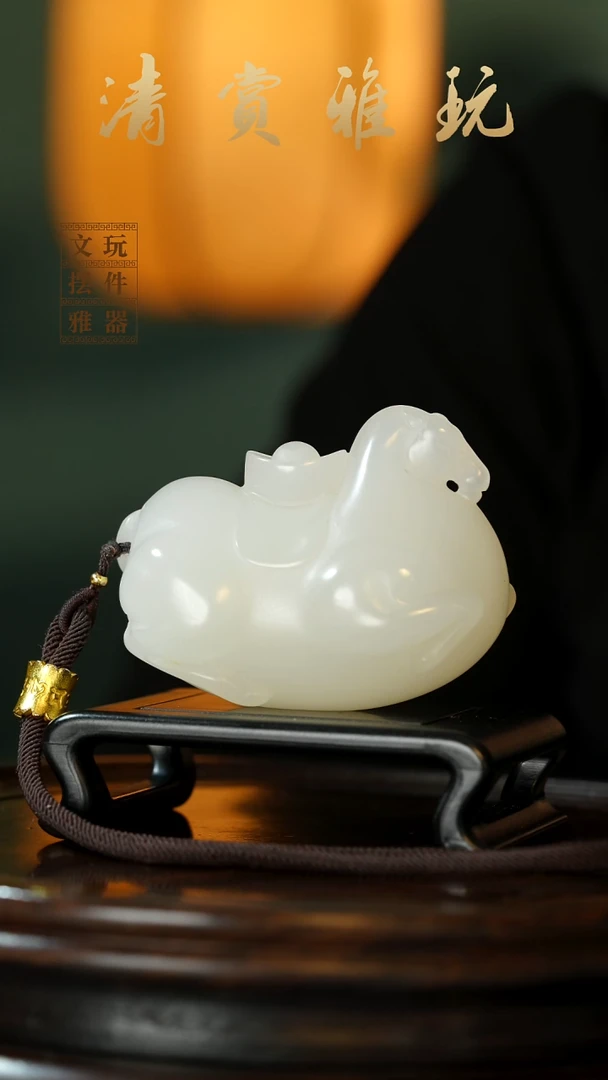 玉《马上有钱》手把件摆件