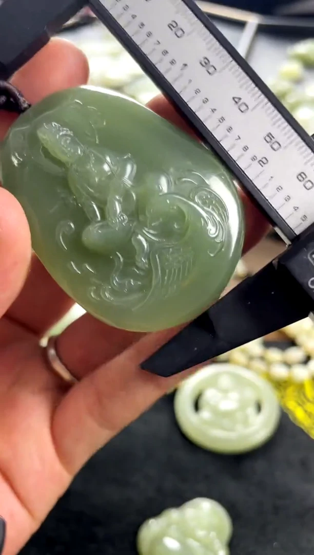 和田玉未镶嵌颈饰观音