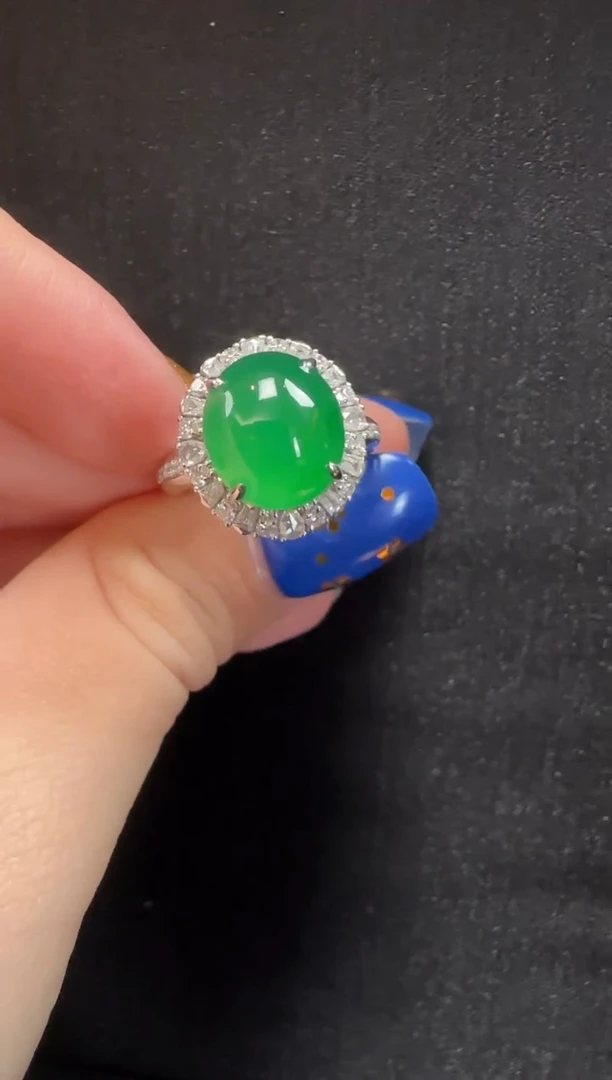 18K金镶嵌戒指翡翠640蛋面一只