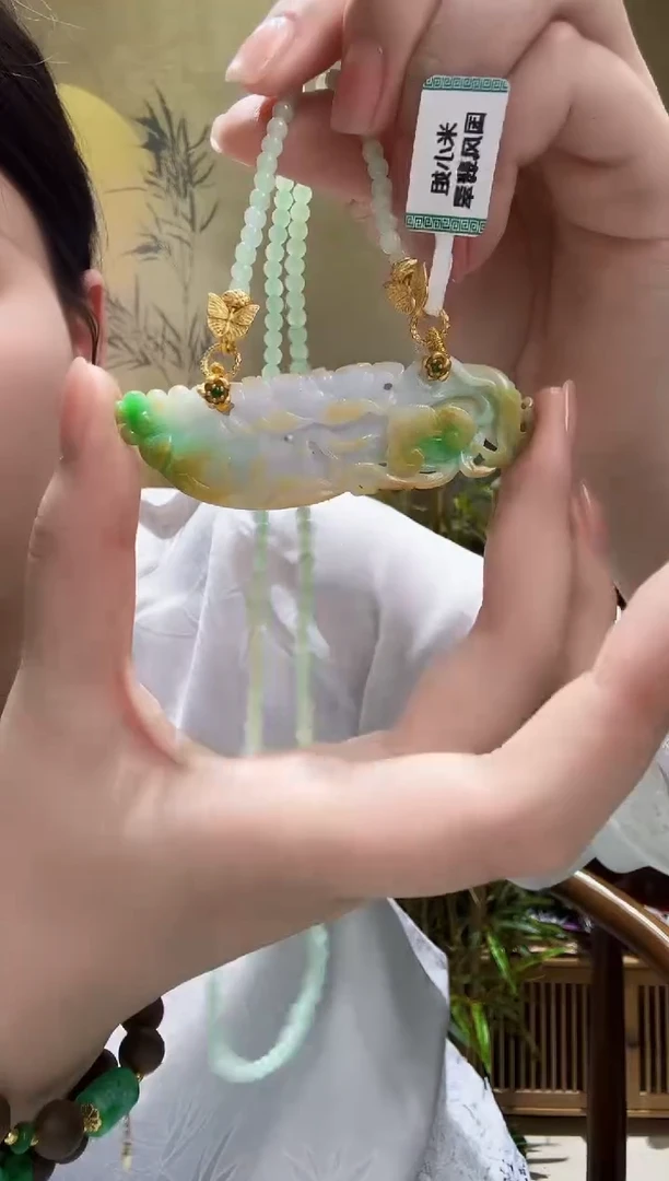 颈饰未镶嵌翡翠吊坠