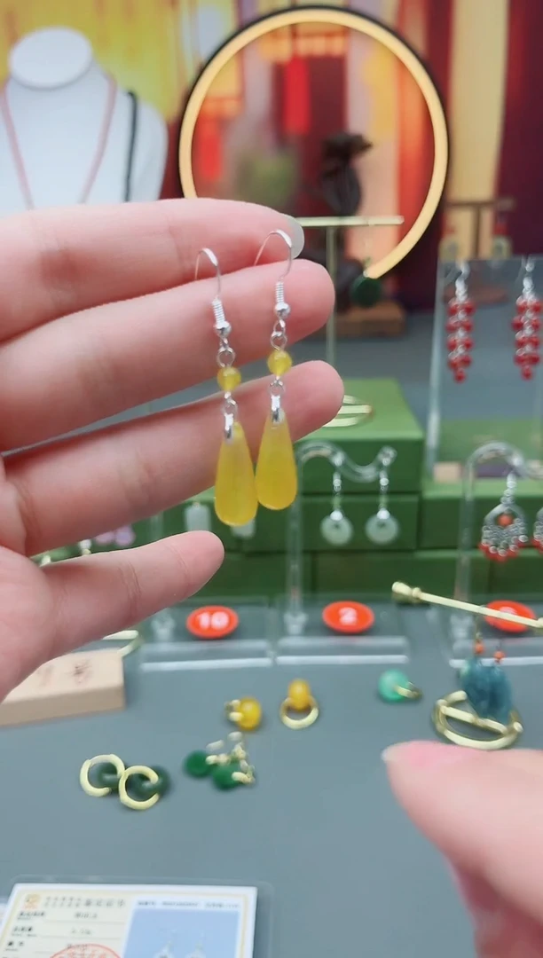 未镶嵌耳饰玛瑙/玉髓黄水滴