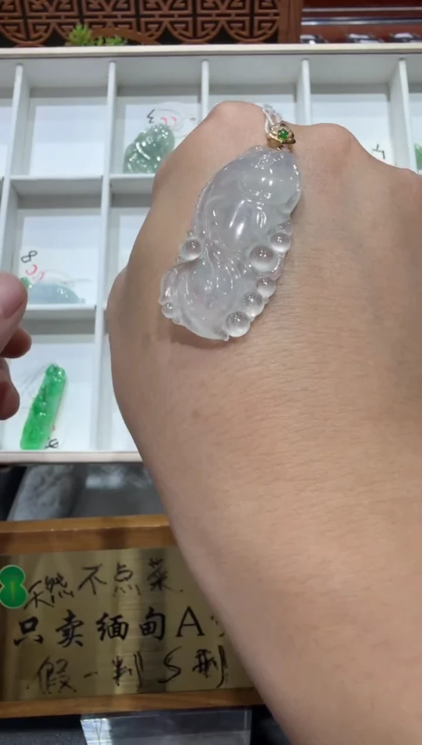 18K金镶嵌挂件翡翠戏*A货翡翠多样性孤品