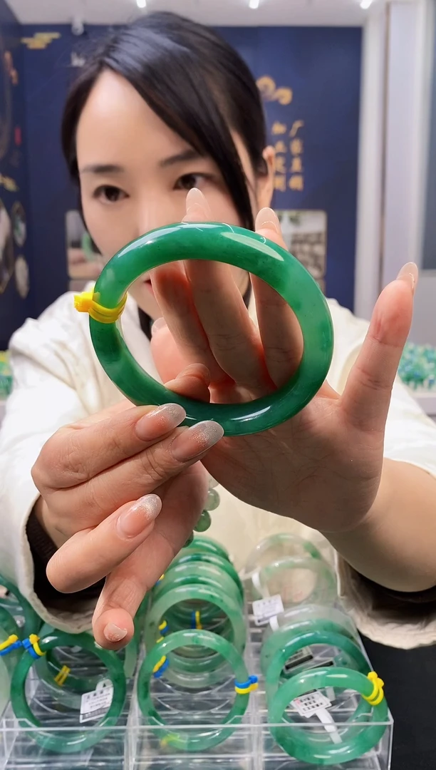 【闪购商品】石英质玉手镯未镶嵌78