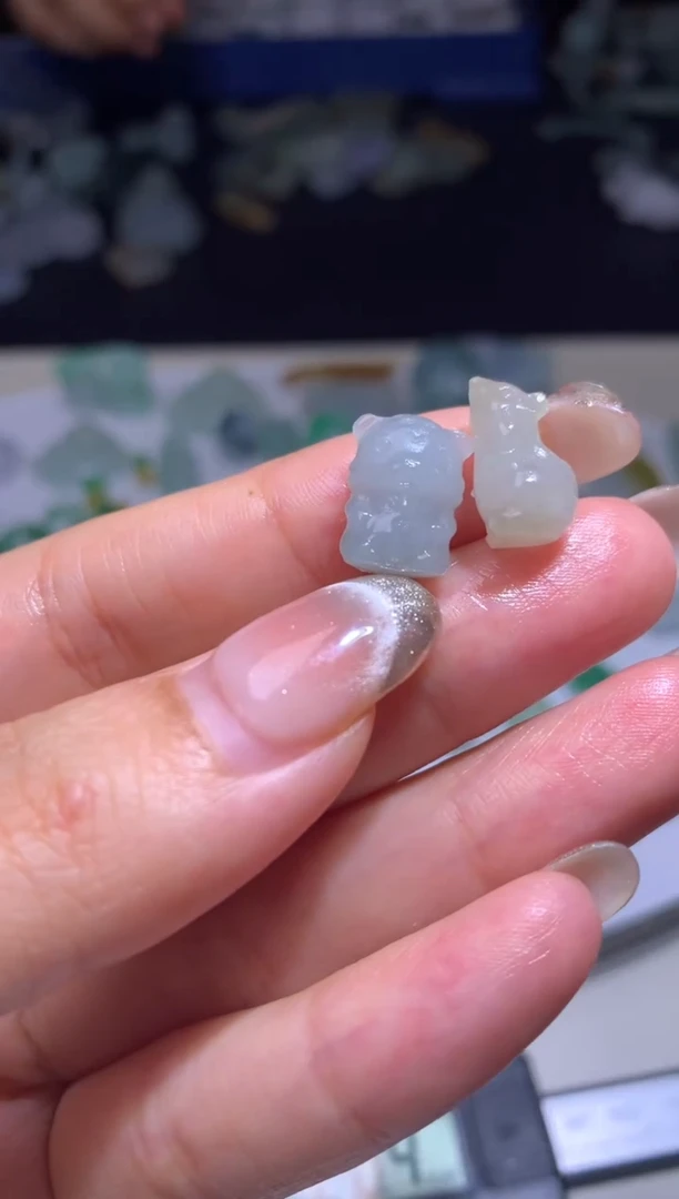 未镶嵌定制翡翠毛货1