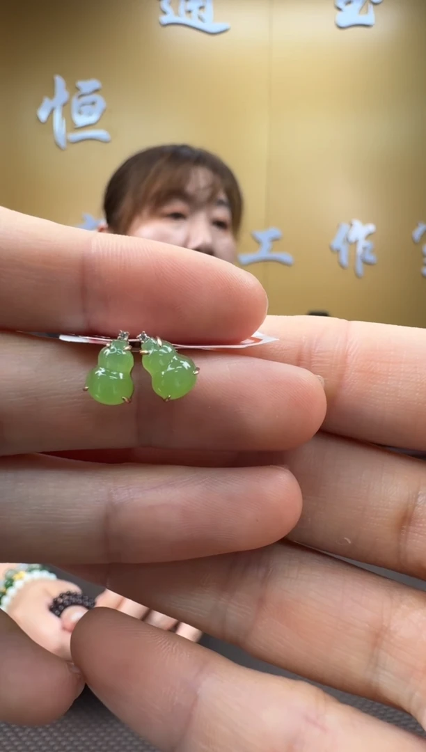 和田玉18K金镶嵌颈饰耳饰一对