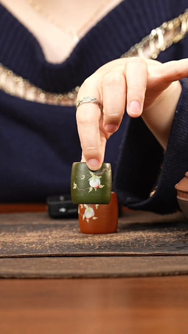 紫砂茶叶罐绿泥泥绘寿桃小小杯
