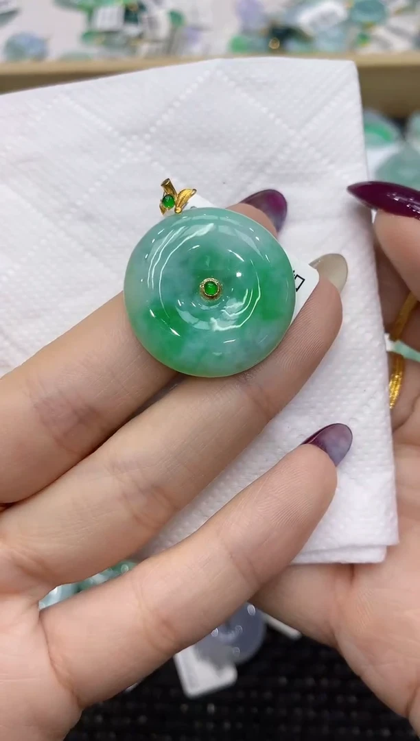 翡翠18K金镶嵌颈饰111111111111