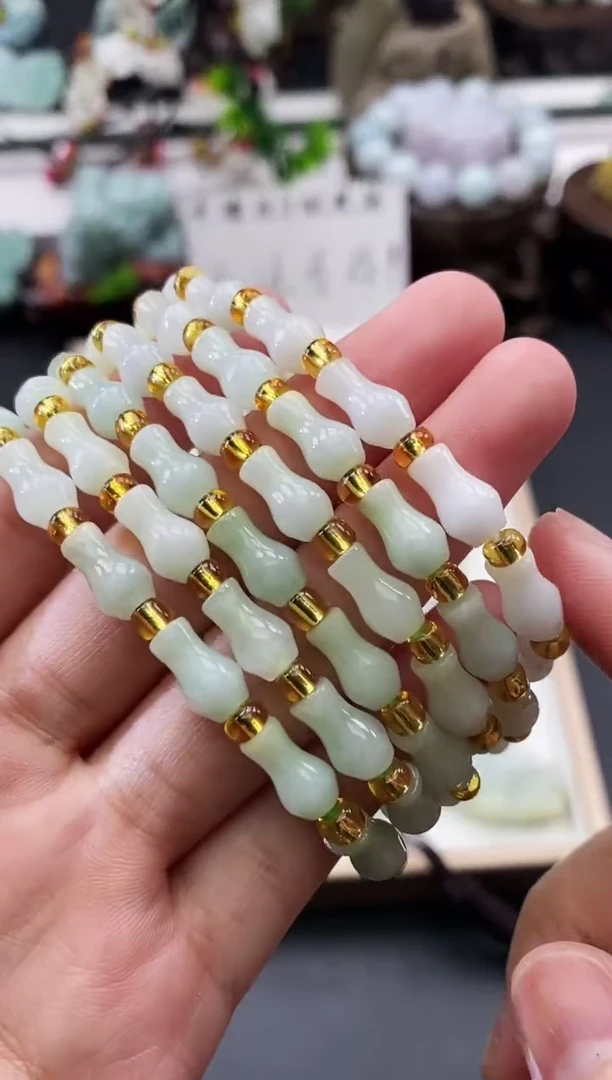 翡翠未镶嵌颈饰天然缅甸A货翡翠随机发一件