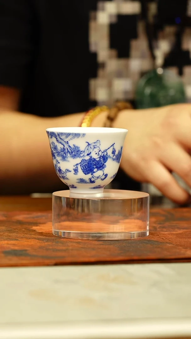九段妙手青花婴戏小和尚单杯（挑鱼）