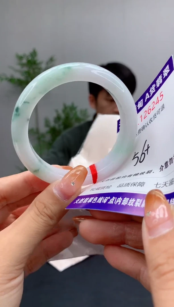 未镶嵌手镯翡翠有纹，完美者勿拍