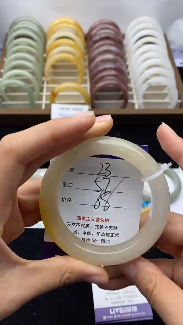 未镶嵌手镯石英质玉23