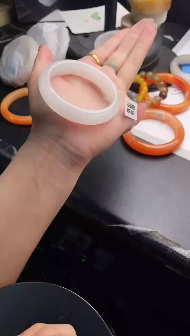 未镶嵌手镯石英质玉j233-B52+