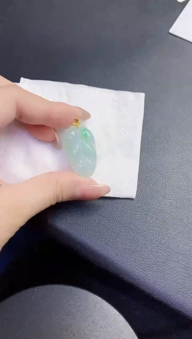 颈饰18K金镶嵌翡翠缅甸天然翡翠A货