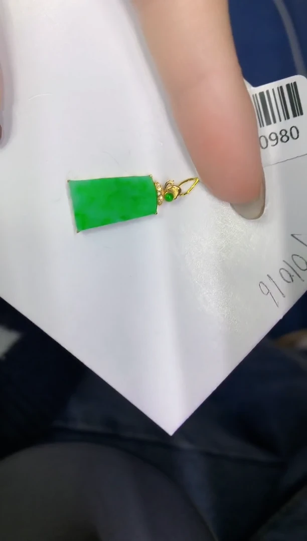颈饰18K金镶嵌翡翠缅甸天然翡翠A货