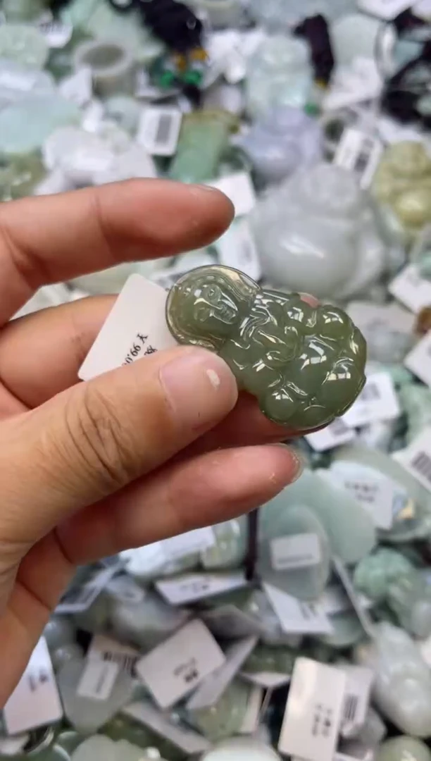 【闪购商品】翡翠颈饰未镶嵌00004117