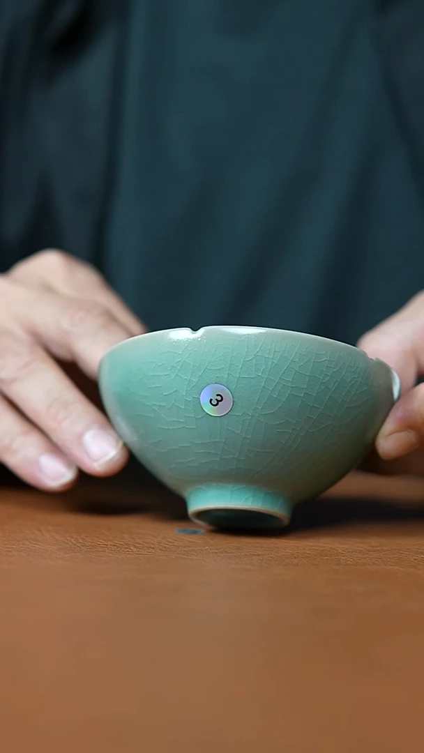 瓷片实*仿古翡翠绿釉葵口杯微瑕3
