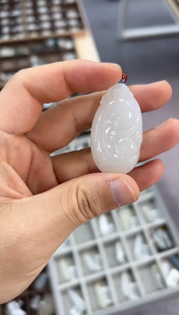 颈饰未镶嵌和田玉如意