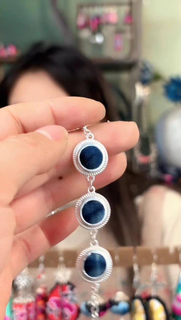 ?彩云南阁非遗老绣饰品667*