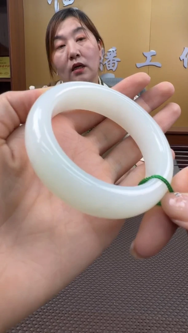 【闪购商品】和田玉手镯未镶嵌58