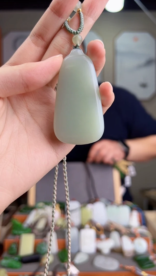颈饰未镶嵌和田玉一物一证 拍一单发一个