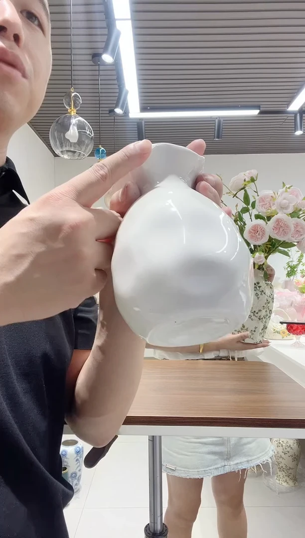 尾货花瓶处理价 微瑕陶瓷小可爱白色