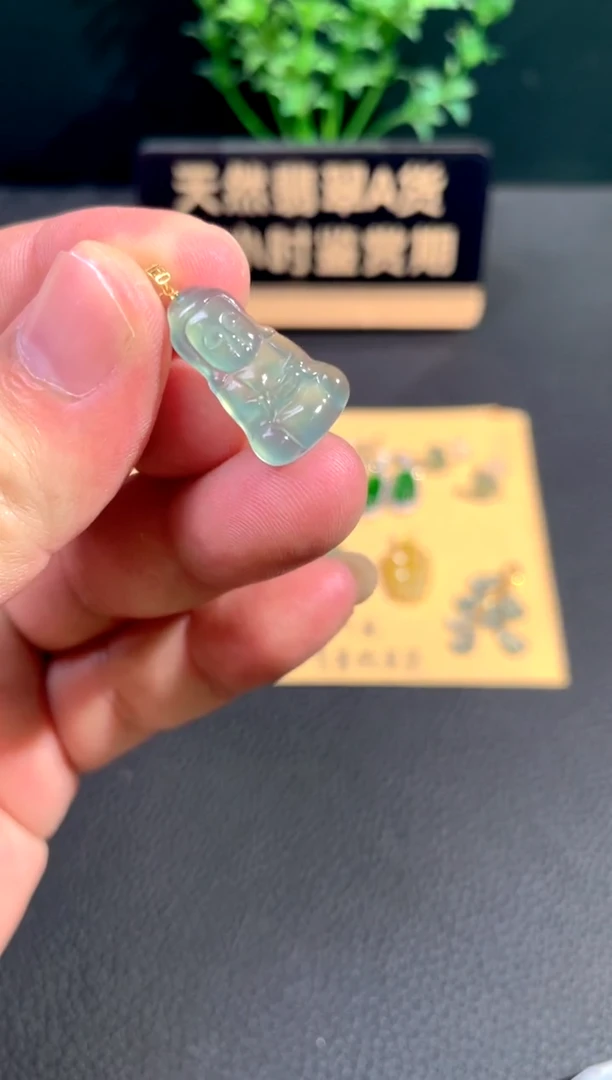 颈饰18K金镶嵌翡翠翡翠