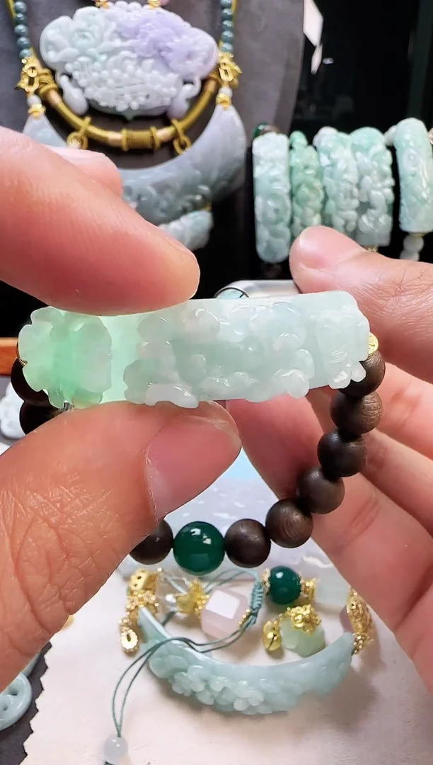 翡翠未镶嵌颈饰沉香冰透手牌