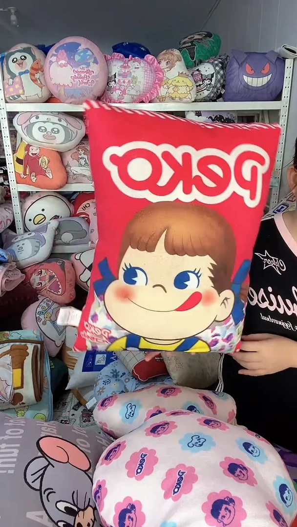 不二家红色抱枕