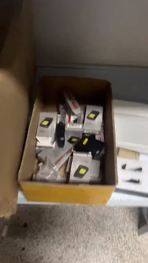 可上飞机可上高铁多功能打火机-超亮侧灯走夜路专用