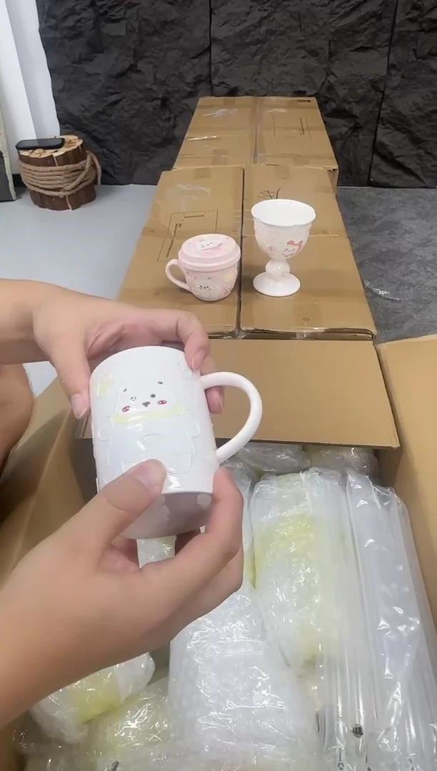 立体釉马克杯细柄