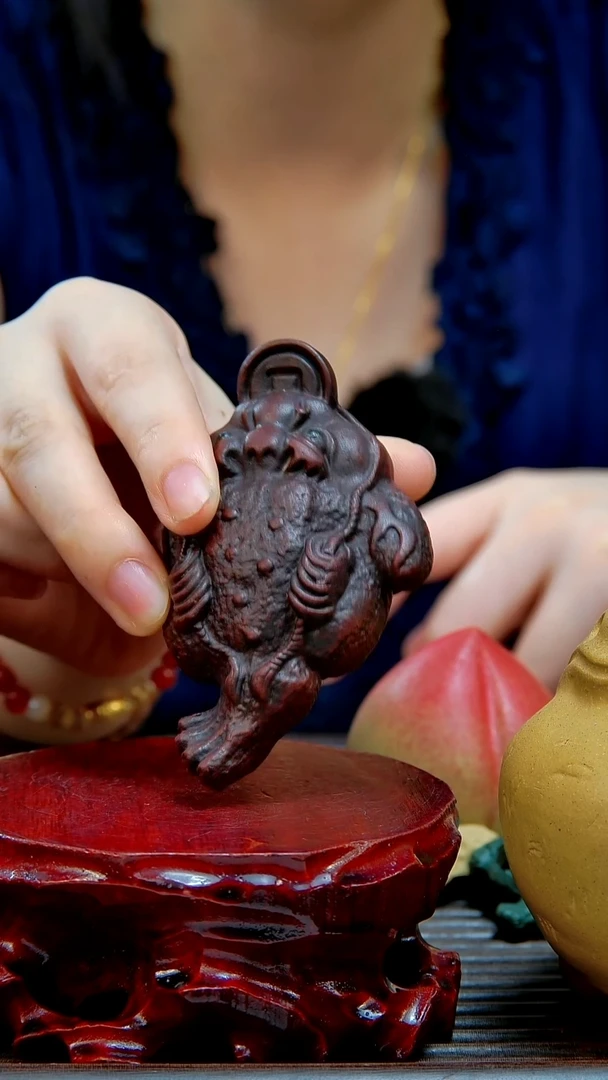 宜兴紫砂手工金蟾