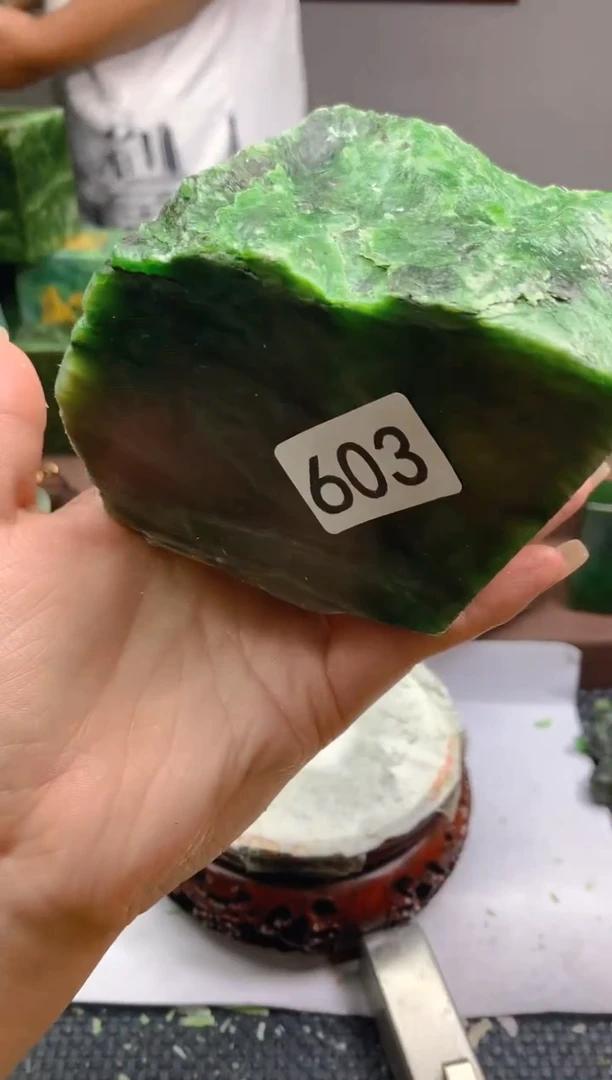 和田玉（碧玉）未镶嵌珠宝半成品603