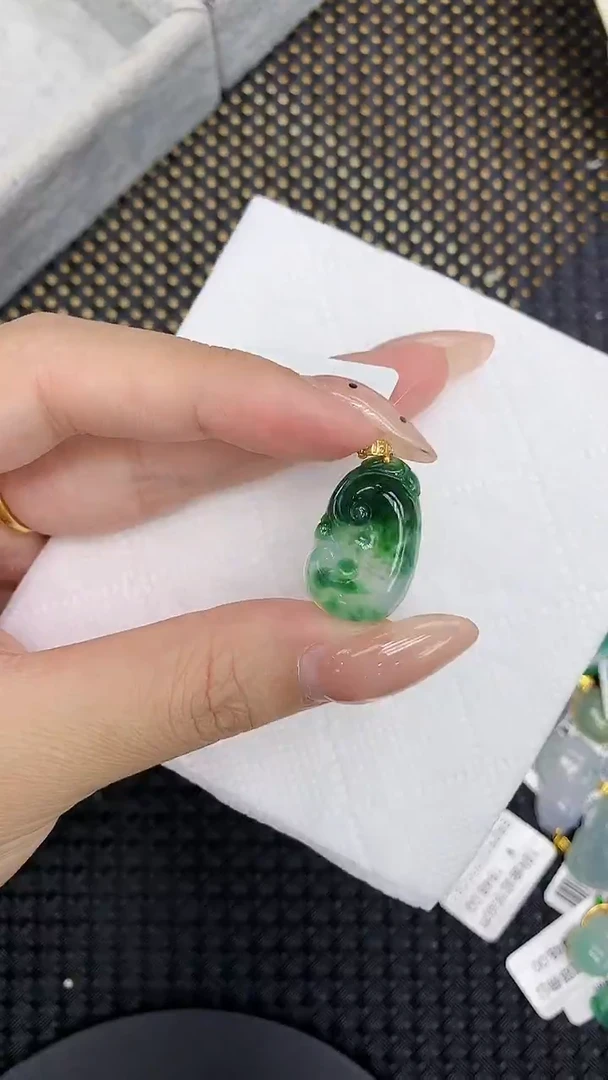 颈饰18K金镶嵌翡翠1