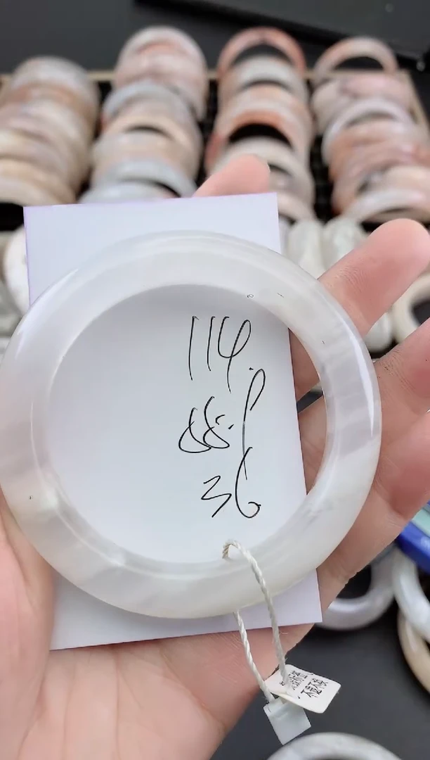 未镶嵌手镯石英质玉114